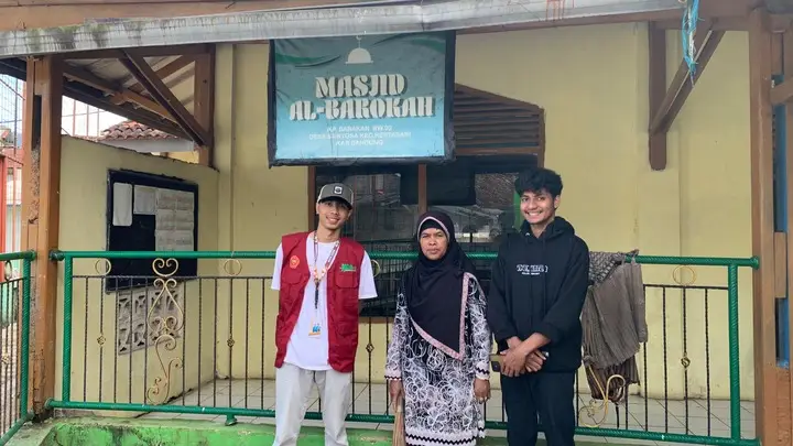 Artikel KKN Universitas Al Ghifari: Jumat Bersih Kembali Digelar: Wujud Cinta pada Rumah Allah